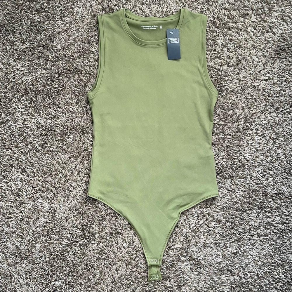 NWT Abercrombie Olive Green Seamless Fabric Crew Tank Bodysuit size M